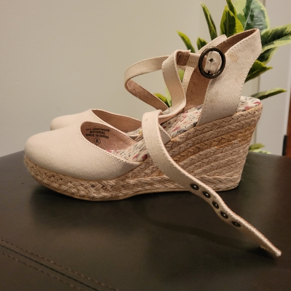 Wedge sandles - Picture 1 of 4
